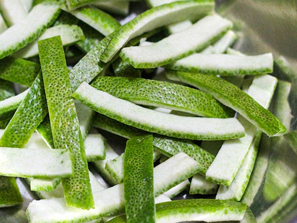 Vỏ bưởi cắt lát